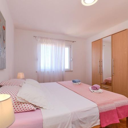 Sea View Apartment Sandra In Mali Lošinj Dış mekan fotoğraf