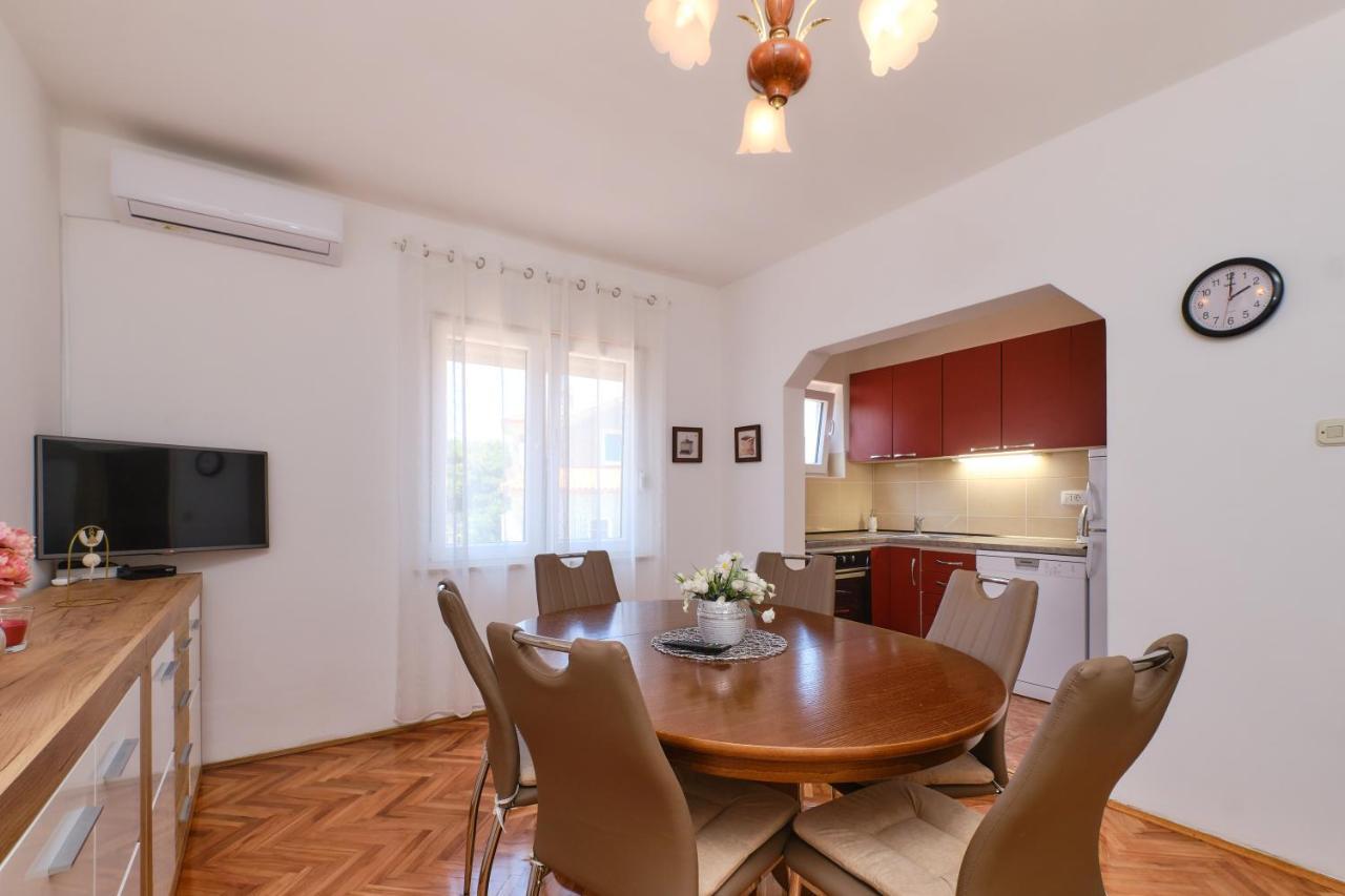 Sea View Apartment Sandra In Mali Lošinj Dış mekan fotoğraf